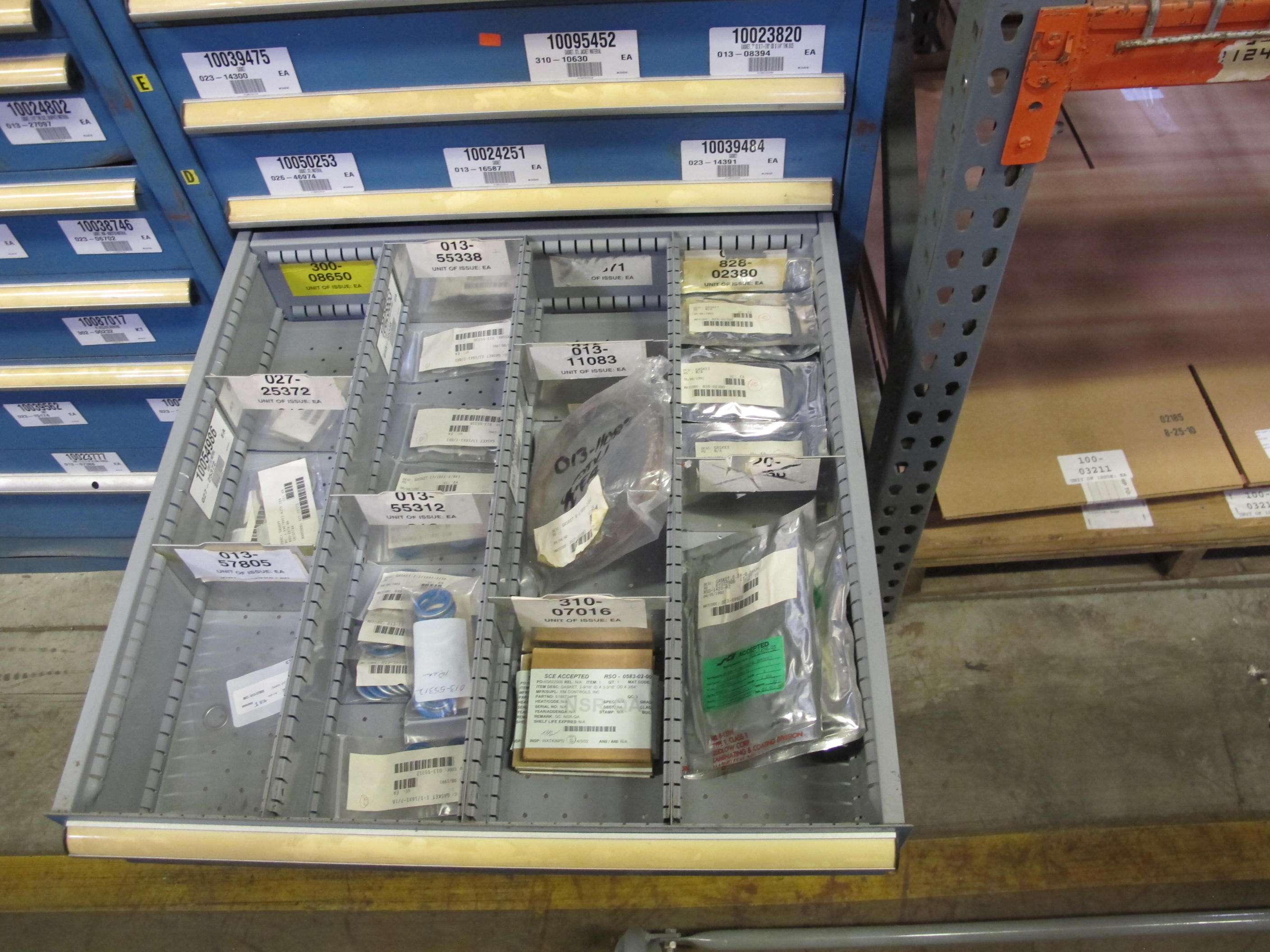 LISTA HEAVY DUTY 10-DRAWER PARTS CABINET W/ CONTENTS (W-50) LOADING & HANDLING FEE $25-